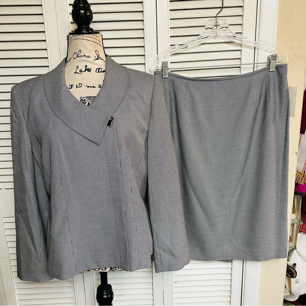 Le Suit Gray Women's Skirt Suit Jacket and Skirt Set